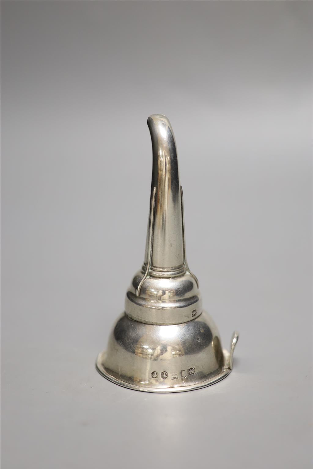 A George IV silver wine funnel, Spooner, Clowes & Co, Birmingham, 1829, 12cm, 77 grams, no muslin ring.